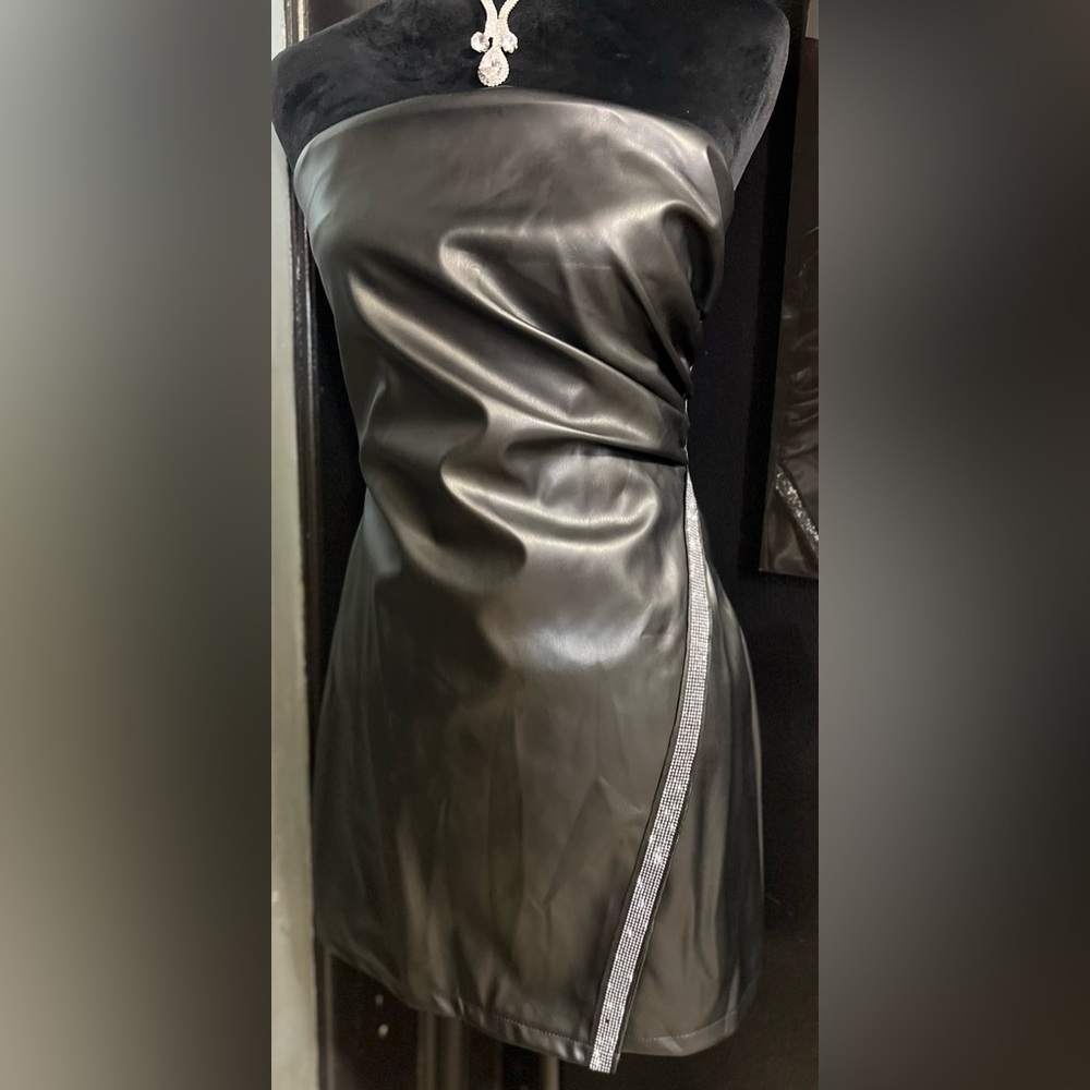 🖤🖤Asymmetrical Hem Faux Leather Strapless Dress🖤🖤SZ M 🖤NWOT - Picture 5 of 14